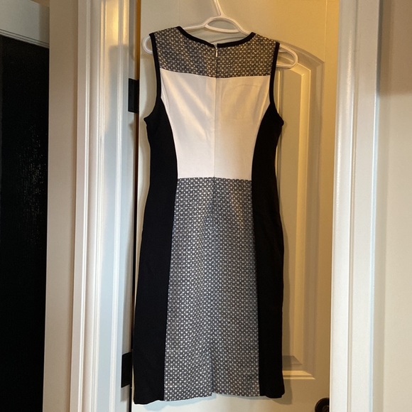 Gorgeous sleeveless dress - Picture 3 of 5